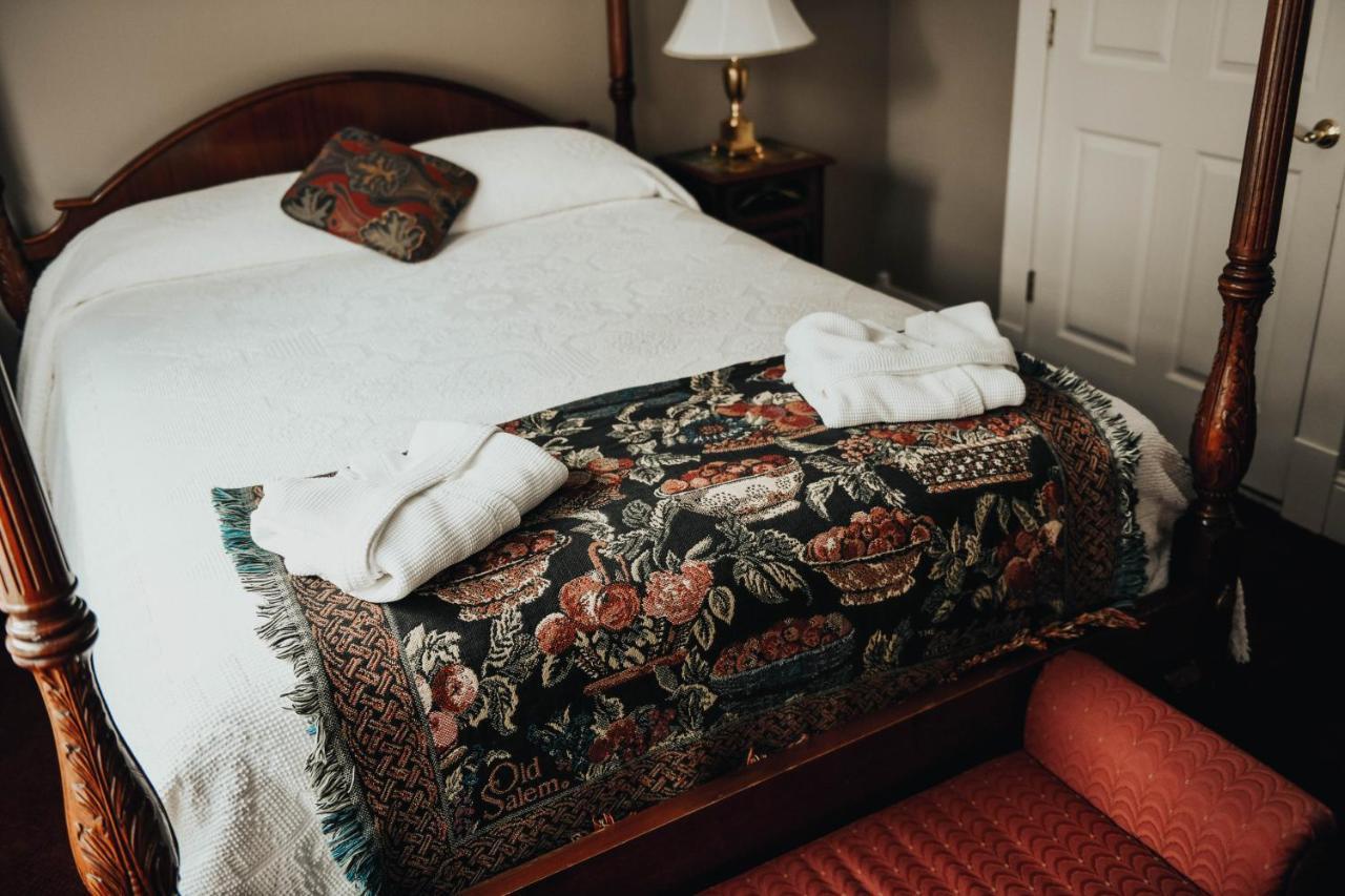 China Clipper Inn (Adults Only) Юрей Екстериор снимка