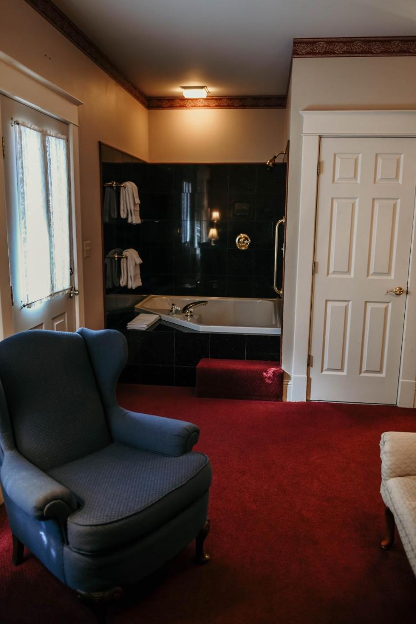 China Clipper Inn (Adults Only) Юрей Екстериор снимка